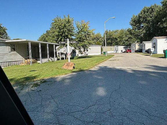 2nd image of 6416 Topeka Ln