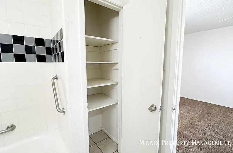 Southern Cross Apartments — Photo 53