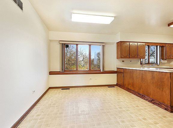 4th image of 15156 W 143rd St