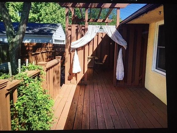 4th image of 3595 Oaklawn St