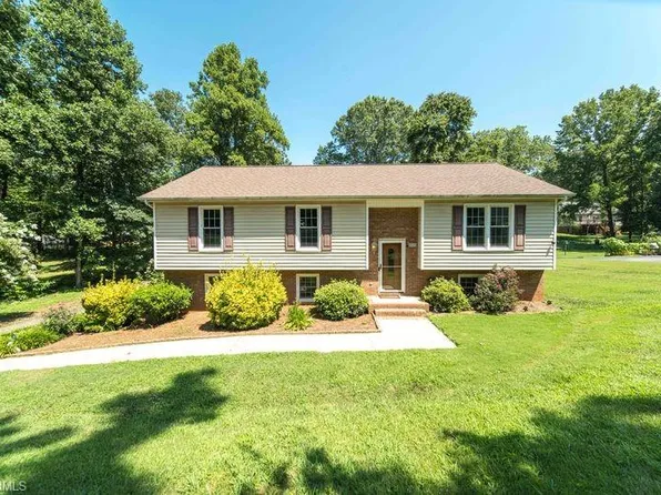 5251 Shaddowfax Dr, Kernersville, NC 27284