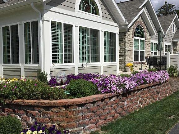 2nd image of 2787 Villa Ln