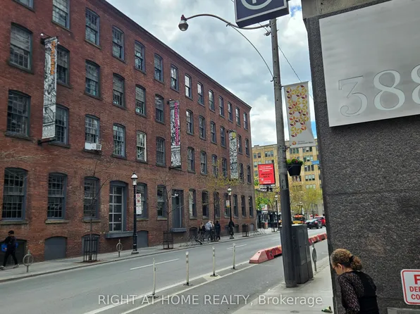 388 Richmond St W #910, Toronto, ON M5V 3P1