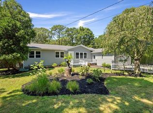 12 Old Squiretown Rd, Hampton Bays, NY 11946