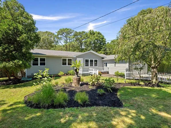 12 Old Squiretown Road, Hampton Bays, NY 11946