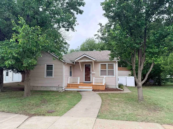 411 E 5th St, Russell, KS 67665