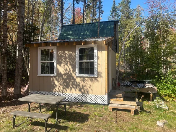 75 Twin Oaks Drive, Saint Albans, ME 04971