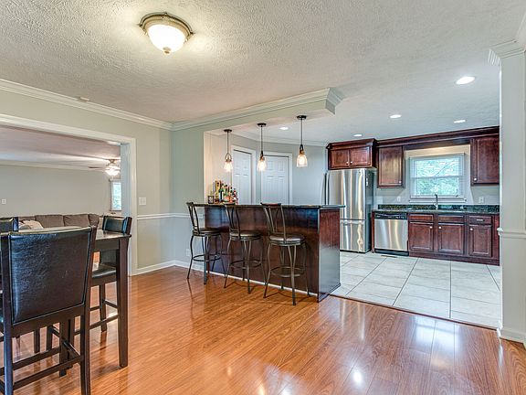 4th image of 1914 Bartway Dr