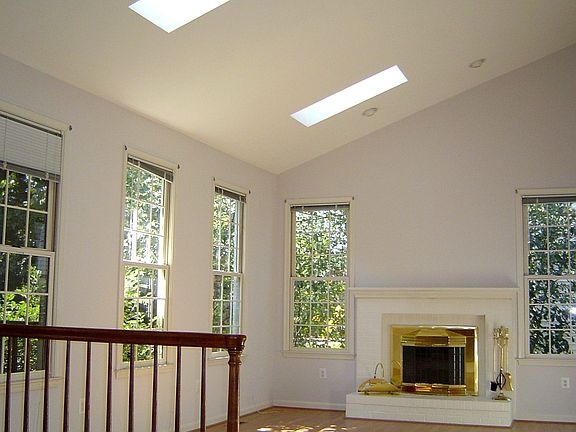 4th image of 43095 Difrank Ct