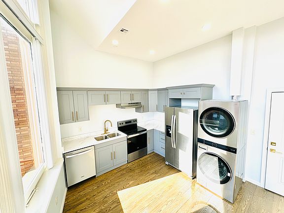 4th image of 118 Baltimore St #302