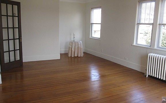 5th image of 10 Glenwood Ave #1