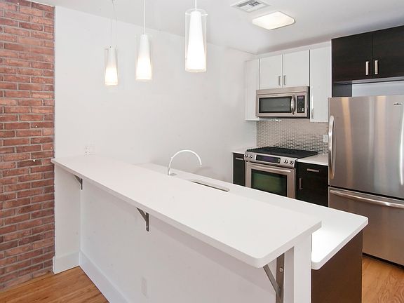 4th image of 41 Lexington Ave #3