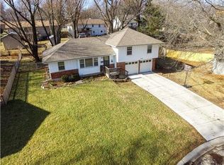 8914 Summit St, Lenexa, KS 66215