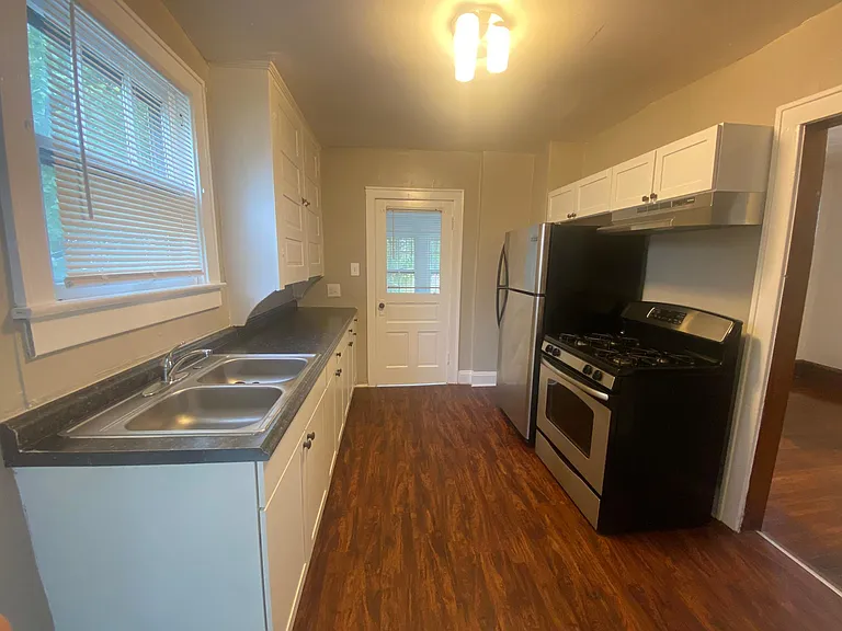 1347 Gault St — Photo 10