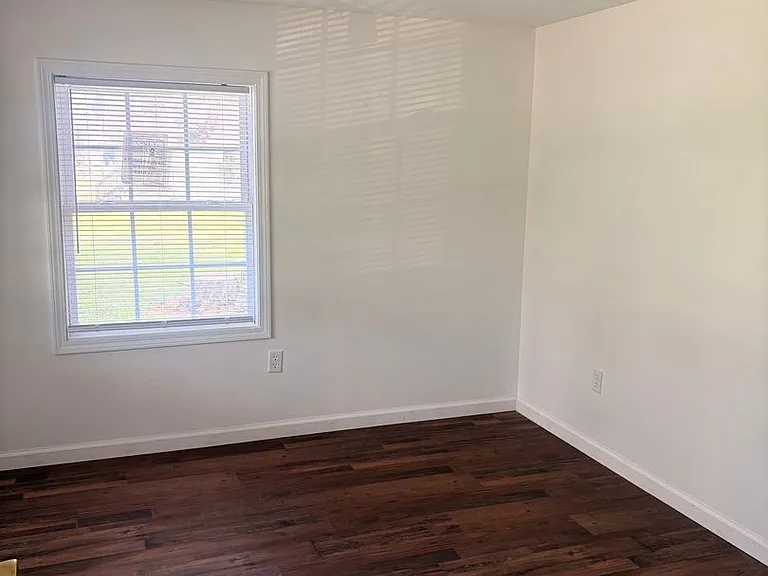 707 N Sycamore St — Photo 2