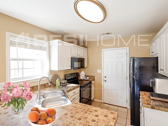 3rd image of 7932 Wynwood Ln