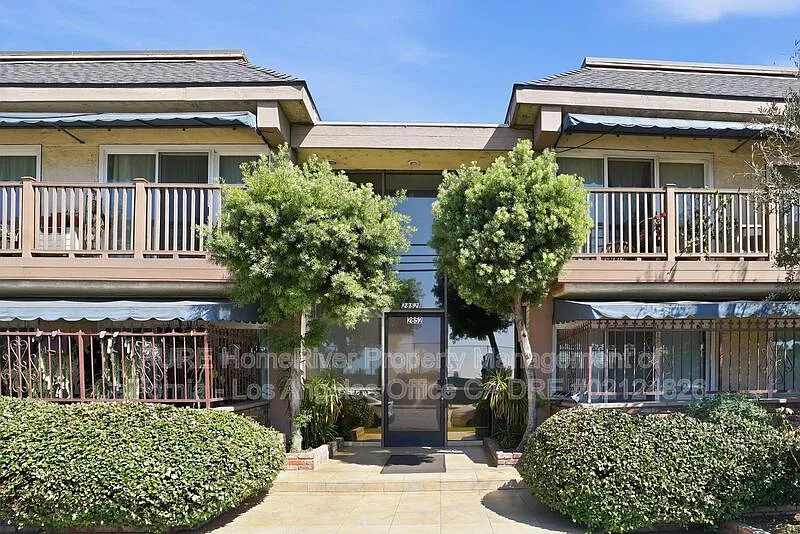 2 bed, 2.0 bath, 950 sqft, $3,195 — Photo 1