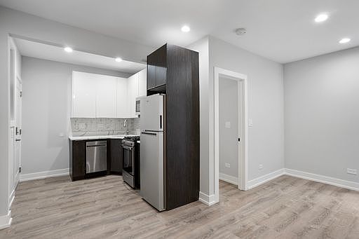 3rd image of 1651 W Jonquil Ter APT 10