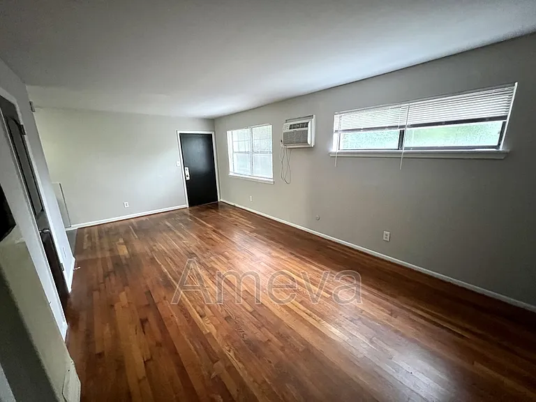 755 Saint Charles Ave NE #10 — Photo 2