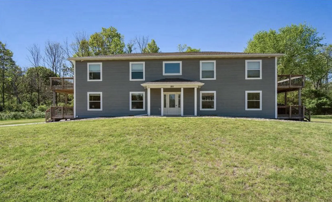 2 bed, 900 sqft, $1,100 — Photo 1