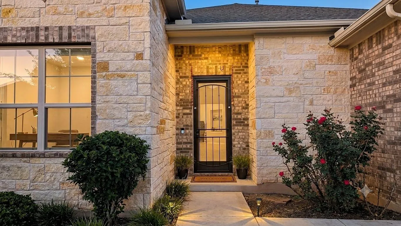 4 bed, 3.5 bath, 2868 sqft, $2,695 — Photo 2