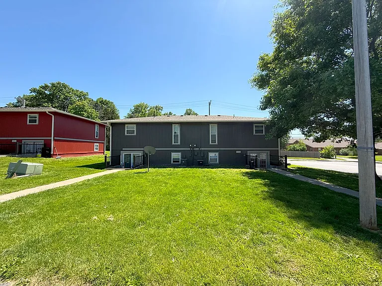 1015 W Ash St — Photo 37
