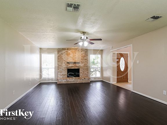 3rd image of 4754 Hickory Downs Dr