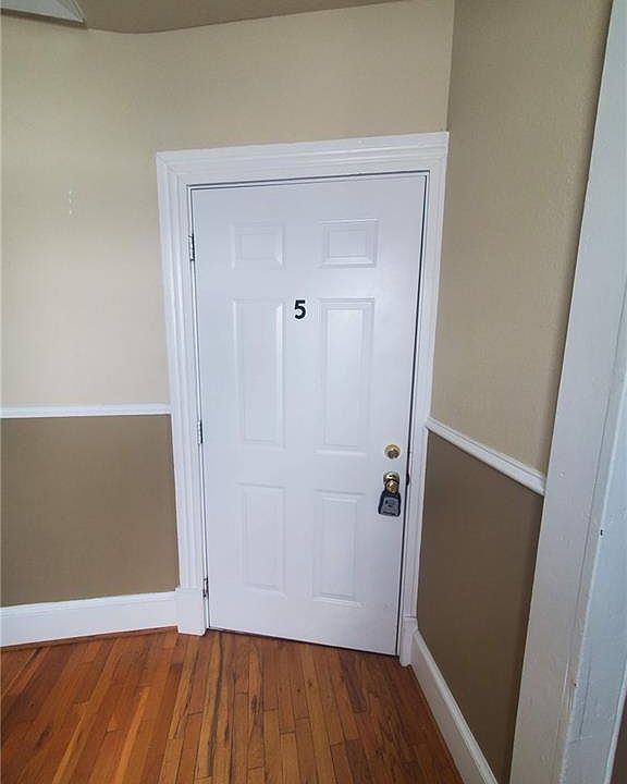 1st image of 422 London St APT 5