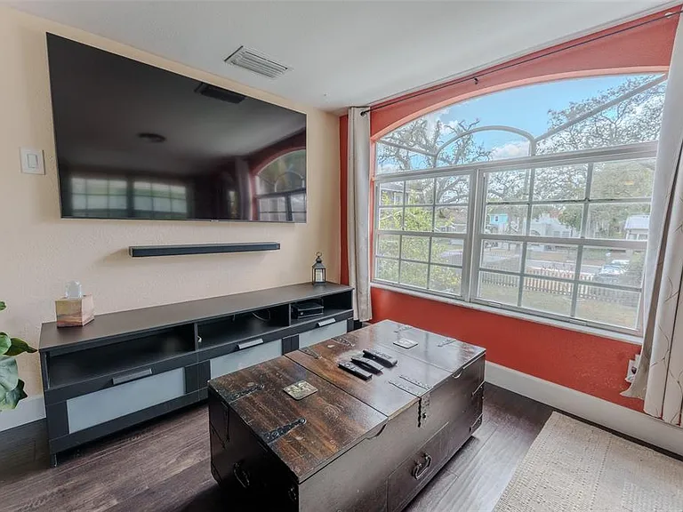 203 W Crest Ave — Photo 10