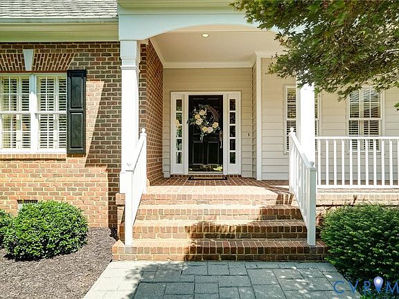 3rd image of 7 E Square Ln