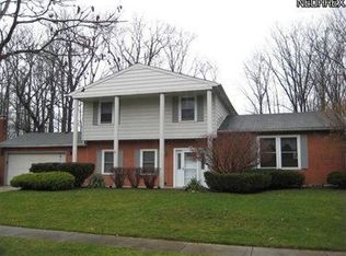 283 Chatham Dr, Aurora, OH