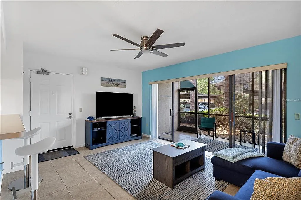2 bed, 2.0 bath, 848 sqft, $2,000 — Photo 3