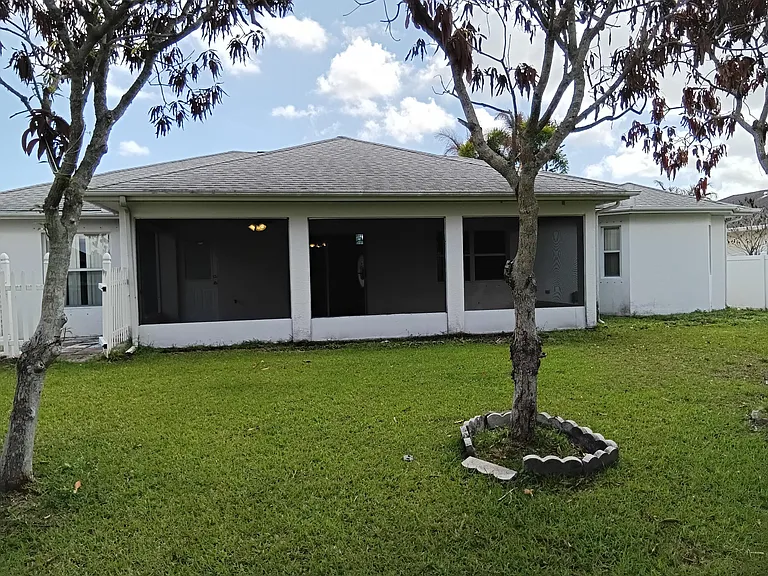 726 SW Byron St — Photo 2