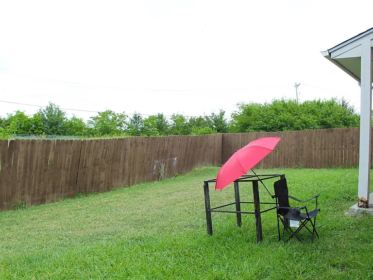 1710 Manor Garden Curv — Photo 2