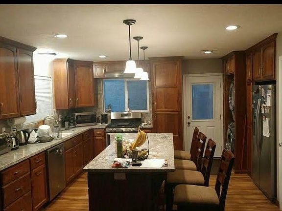 3rd image of 929 Lapham Dr