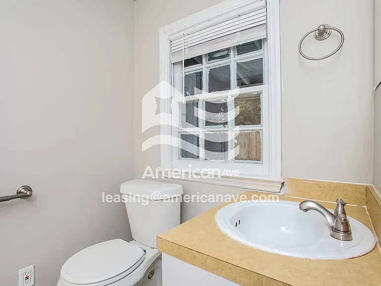 5012_012_wm_-_main_bathroom_13160310.jpg