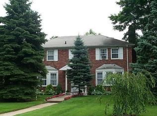 28 Garden Pl, Hempstead, NY 11550