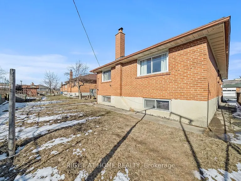 47 Wheelwright Cres — Photo 11