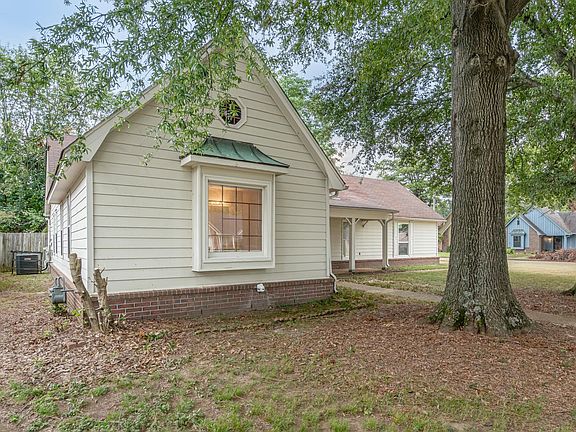 2nd image of 2576 Laurelcrest Dr
