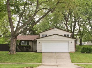 5823 Sweet Birch Dr, Bedford Heights, OH 44146