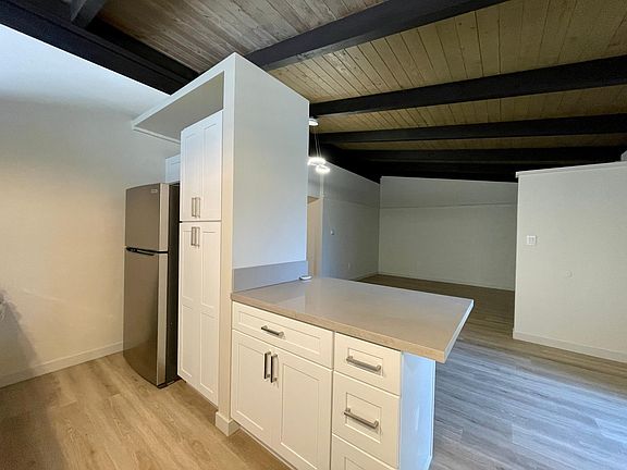 4th image of 11041 Missouri Ave #2