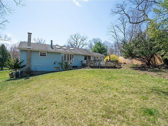 3rd image of 12 Toddville Ln