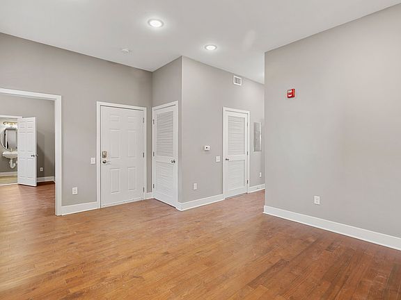 5th image of 170 W Washington St #101