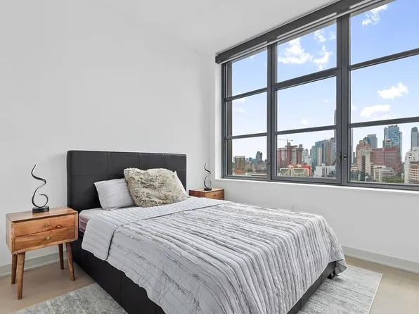 180 Front Street image 17 of 37