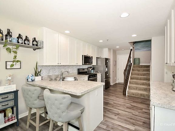 3rd image of 7060 Hidden Green Cir