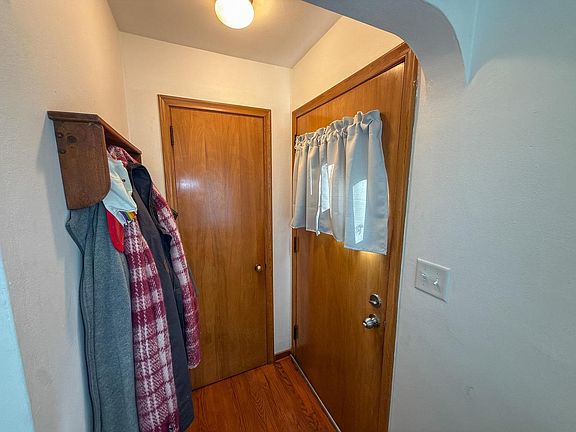 3rd image of 607 JOHNSON STREET