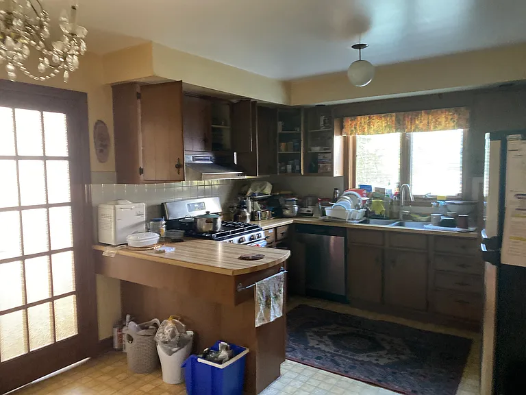 208 Castlegrove Blvd — Photo 9