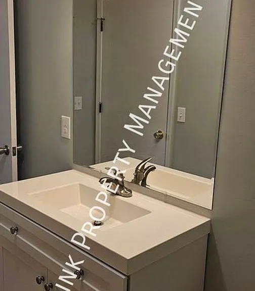 900 Peppermill Rd — Photo 16