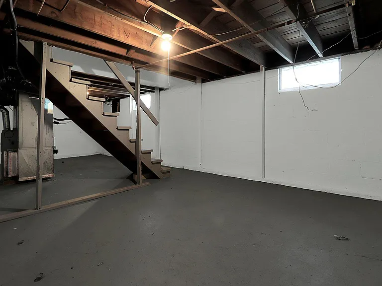 1686 E Whittier St — Photo 10