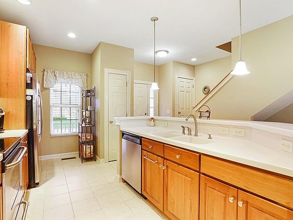 5th image of 7646 Wensley Ln